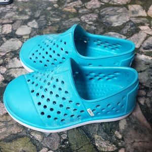 Tiny Tom's Toddler water shoes 6c blue